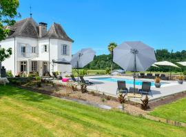 Chateau de Heaas, B&B/chambre d'hôtes à Féas