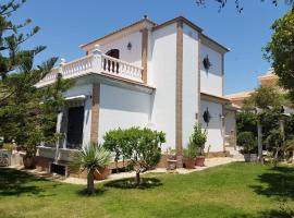 Casa con jardín en la playa, căsuță din Mazagón