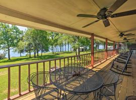 Waterfront Tennessee Home on Kentucky Lake with Deck, villa sa Durham Subdivision
