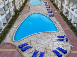 Furnished Chalets for Rent in Cecilia Resort, cabaña o casa de campo en Hurghada