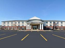 Holiday Inn Express Hotel & Suites Fort Atkinson, an IHG Hotel, מלון ליד University of Wisconsin-Whitewater, Fort Atkinson