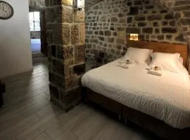 Chambre Comballe charmante avec jacuzzi