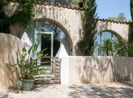 Casa Los Arcos at Masia Nur Sitges, Adults only, spahotell i Canyelles