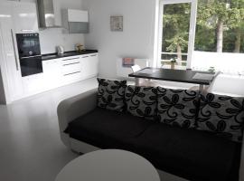 Beautiful city center Apartment with private parking, hotel v destinaci Martin
