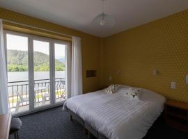 Hotel Bellevue, hotel em Chambon-sur-Lac