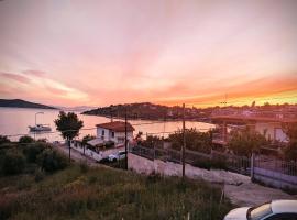 ILIAKTI RELAXING SEASIDE, Hotel in Salamís