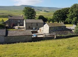 Old Camms Holiday Cottages, hotel with parking in Askrigg