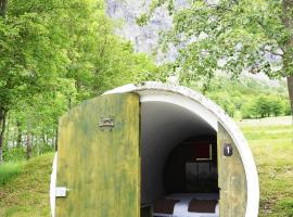 Campingplatz mit Restaurant & Sportarena Leukerbad, glamping en Leukerbad