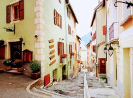 Loft sur Briançon et Serre Chevalier, hotel v destinaci Briançon