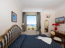Amalfi Old Square room & apartments, beach hotel in Amalfi