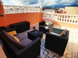 Penthouse with Sunset View near the Beach, hotel in La Listada