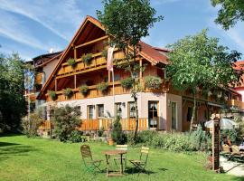 Land- und Aktivhotel Altmühlaue: Bad Rodach şehrinde bir otoparklı otel