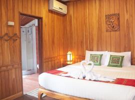 Apple Guesthouse, Hotel in Luang Prabang