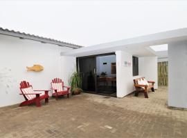 Tiende Laan Bed & Breakfast and Self-Catering, hotell i Walvis Bay
