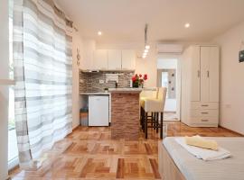 Apartments Lucija, viešbutis Trogire