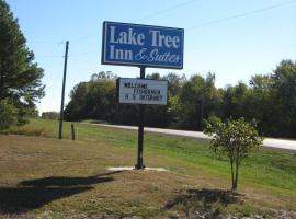 Lake Tree Inn & Suites, hotel v destinaci Marion