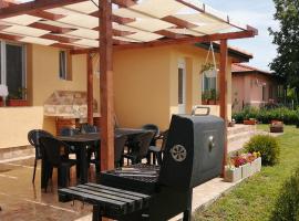 Vyara Holiday Home, viešbutis mieste Krapets