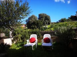 Sunny garden house, hotel in Villasimius