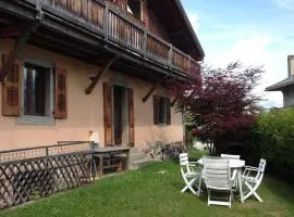 Appartement spacieux proche des télécabines et du centre ville avec jardin privé