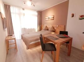 Studio am Schluchsee mit Balkon Pool Fitness inkl, Hotel in Schluchsee