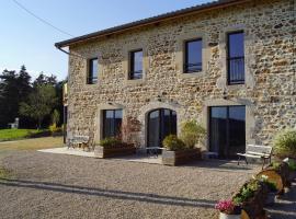 Auberge des Myrtilles, hotel i Saint-Bonnet-le-Froid