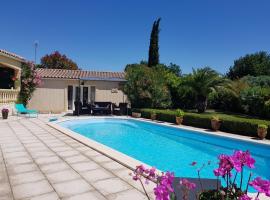 CHAMBRE D HOTES à 4 KMS D UZES " Chez Nadou ", hotel di Arpaillargues-et-Aureillac