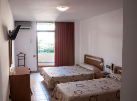 Hostal Fontdemora, hotel v destinaci Mora la Nueva