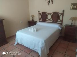 Chalet con encanto, cheap hotel in Palomares del Río