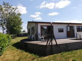 Chalet met drie slaapkamers en een vrije uitzicht, hotel in Lith