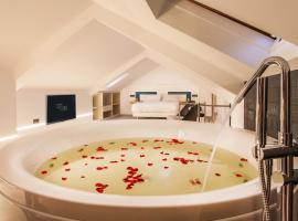 Mar do Ézaro - Boutique Hotel, hotel with hot tubs in Ézaro