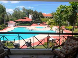 Los Corozos Apartment A2 Guavaberry Golf and Country Club, hotel with parking in Juan Dolio