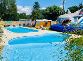 CAMPING PARADIS FAMILY des ISSOUX, hotel di Lalevade-dʼArdèche