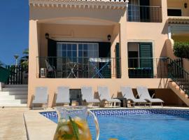 Casa das Roseiras – hotel z basenem w mieście Ferragudo