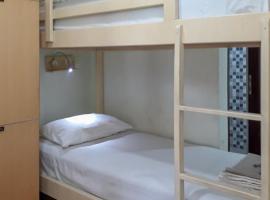 RedDoorz Hostel @ Manado Green Hostel, хостел в Манадо