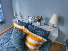 Into The BLUE, 4 guests, 5 min away from the BEACH, pet-friendly hotel in Varna City