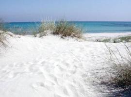 Appartamento vista mare, hotel v destinaci La Caletta