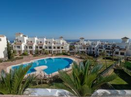 2305 - Luxury villa with sea view and pools, khách sạn ở San Roque