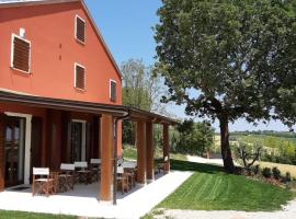 Agriturismo Colle Rosso、セニガッリアのホテル