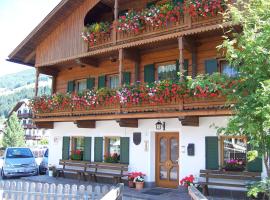 Obersanterhof, hotel in Sesto
