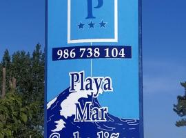Pension Playa Mar Cachadiñas, hotel com estacionamento em Balea