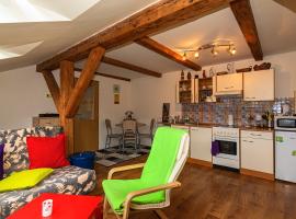 Apartman Charlie, hotel near Lyžařský vlek Nová Ves, Smržovka