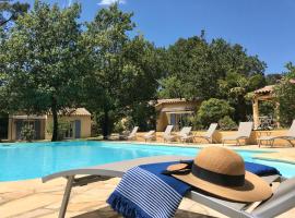 Le Clos des Cigales: Roussillon şehrinde bir aile oteli