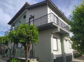 Nymphes Apartments, pet-friendly hotel in Selianitika