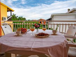 APARTMENT TONY - 2bdr Beachfront, hôtel à Jadrija