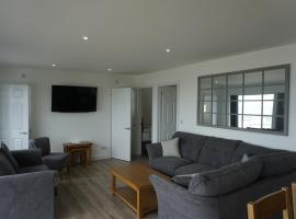 Deluxe Lundy View Villa With Sea Views, hotell sihtkohas Westward Ho!