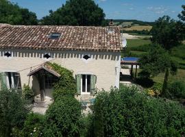 countryside lavender cottage, hotel with pools in Saint-Julien-dʼEymet