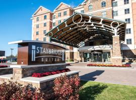 Staybridge Suites Albany Wolf Rd-Colonie Center, an IHG Hotel, хотел в Олбани