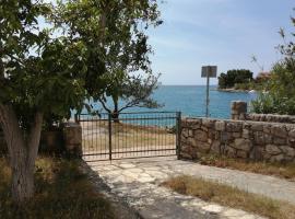 Apartmani nana, hotel in Starigrad-Paklenica