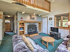 Townhouse on 18-Hole Golf Course with Pool!, Hotel in Woodstock