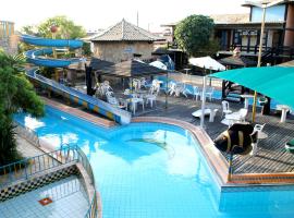 Porto Marlin Hotel, hotel sa bazenima u gradu Konseisao da Bara